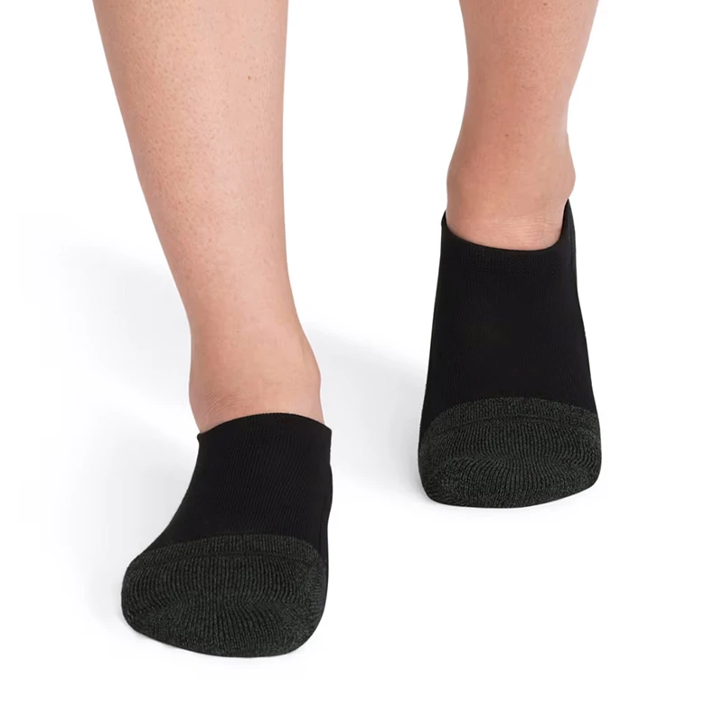 3 3